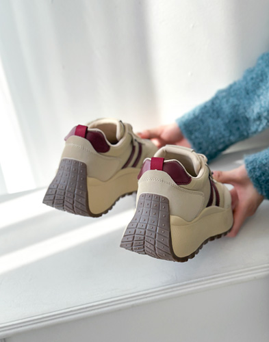 깔끔한 코리아 무드 러닝 스니커즈 데일리 스포츠 감성 (상품번호: KS-7124)