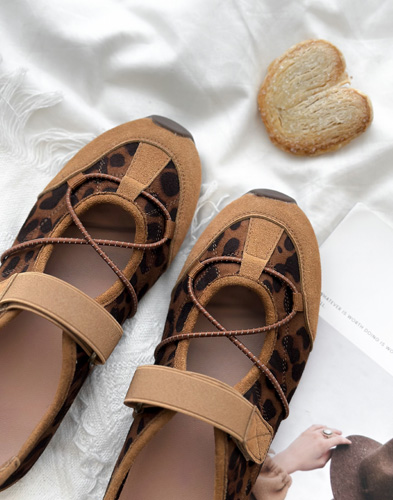 부드러운 쿠셔닝 스니커즈 편안한 착화감의 코리아 무드 (상품번호: AT-2941)